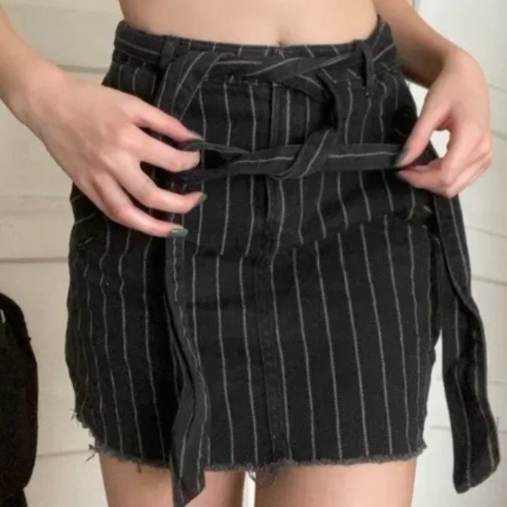 BDG by Urban Outfitters Mini Skirt with Pinstripe Pattern and Waist Ties (M)